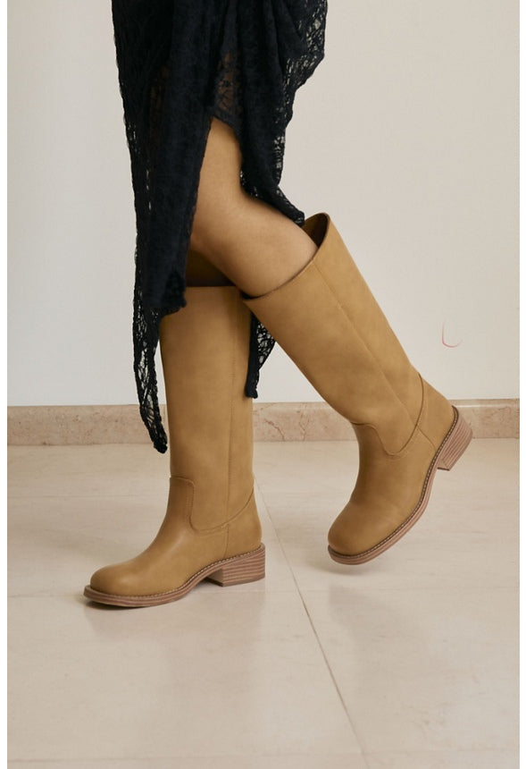 Willa Flat Boot Banana