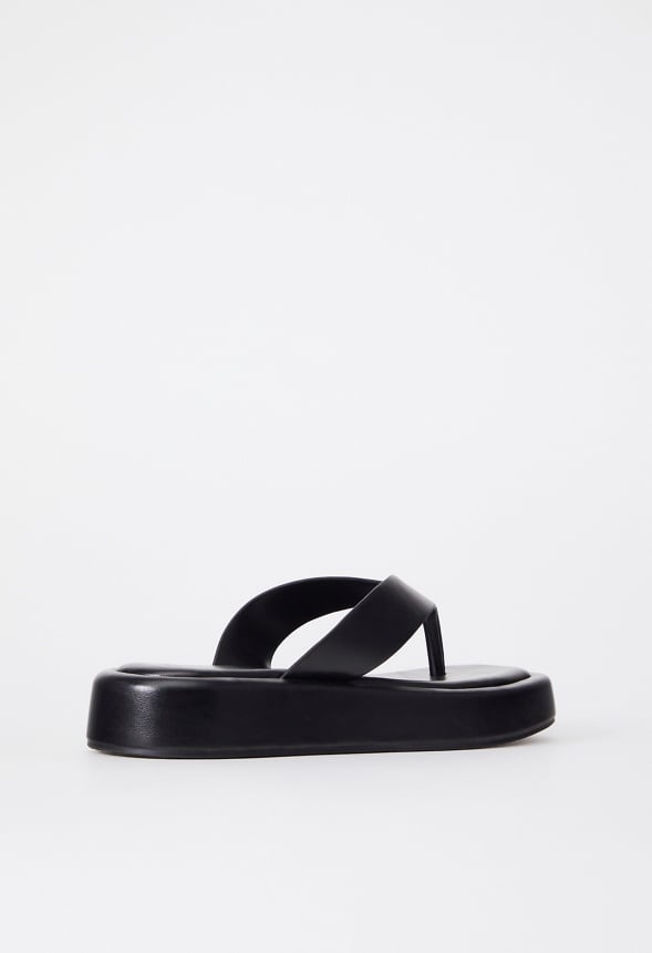 Lakey Flat Sandal Black