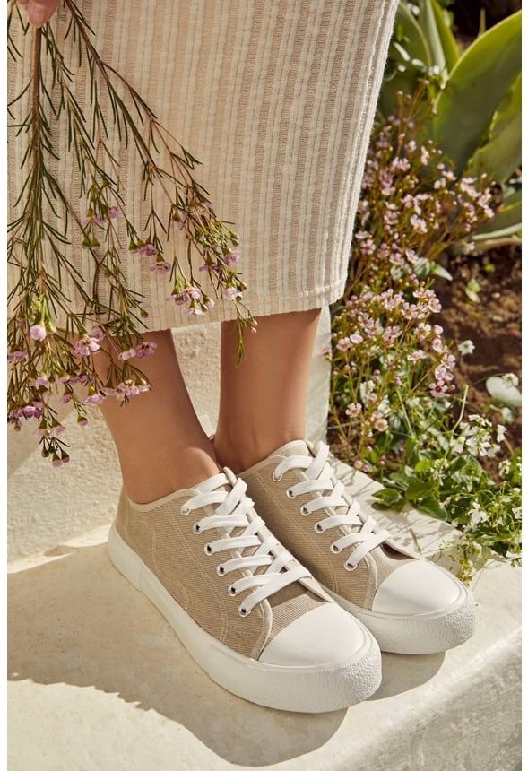 Jeymi Low Top Trainers Off White