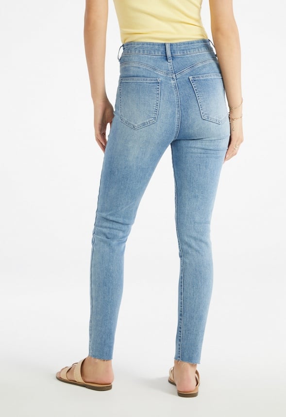 Lauren High-Waisted Curvy Tummy Tamer Jeans Issue